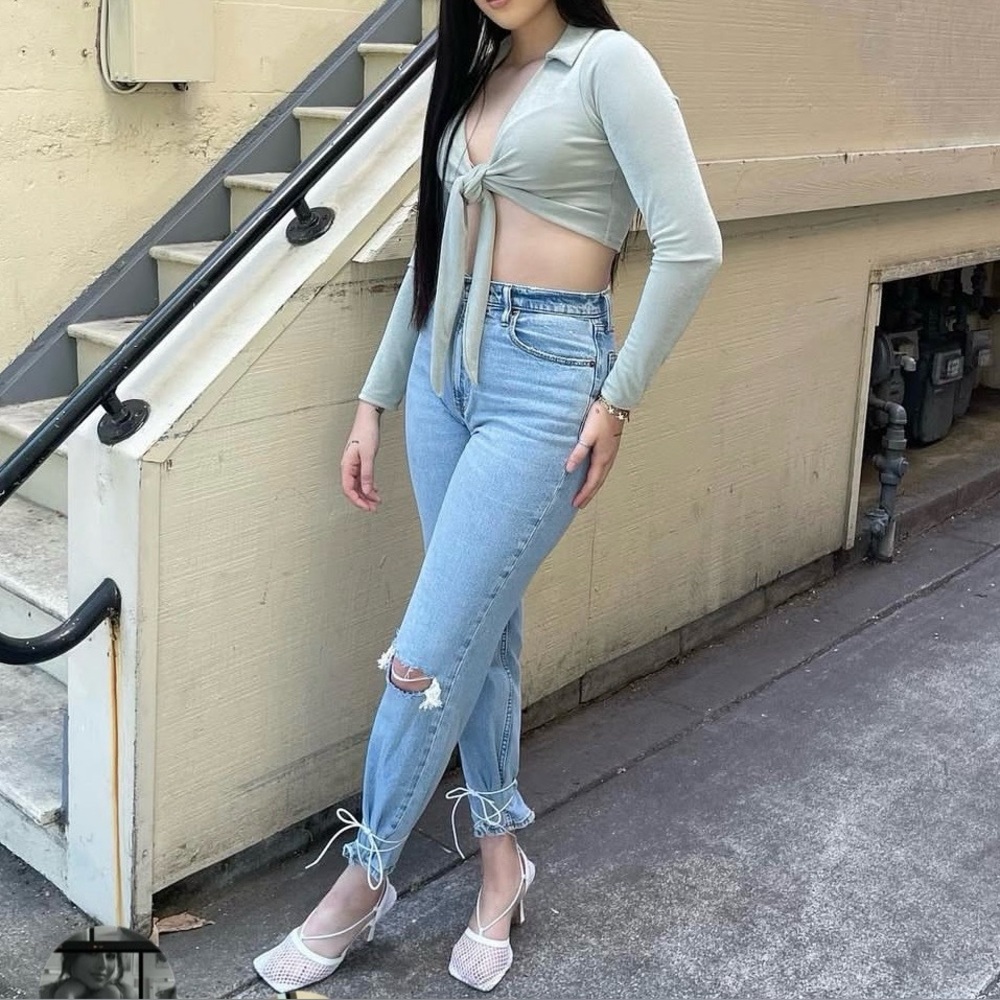 Chic Light Tie-Front Crop Top